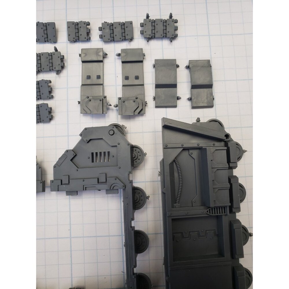Warhammer 30K Space Marine Bits Deimos Predator Sides Armor Tracks Set - Picture 3 of 7